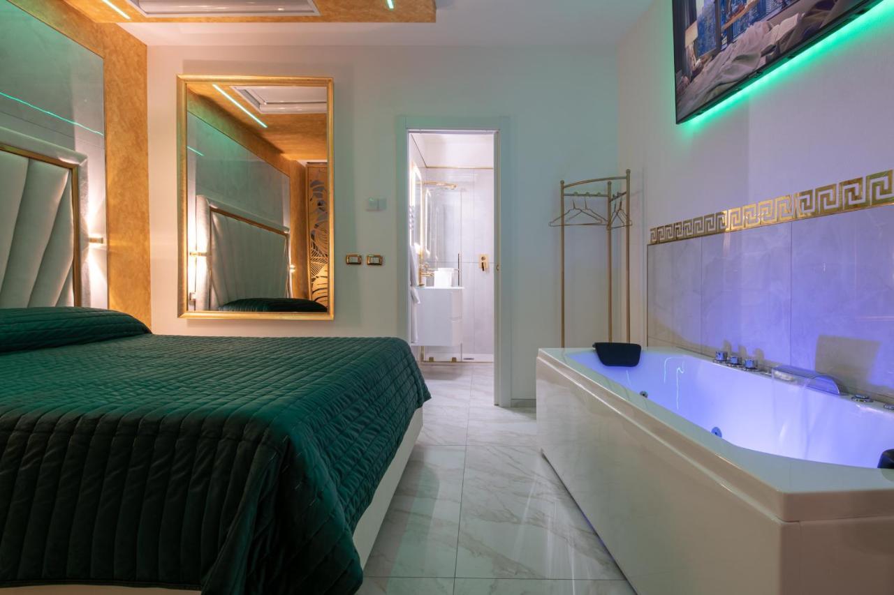 Fashion Apartment Gold Bologna With Jacuzzi & Car Garage Екстер'єр фото