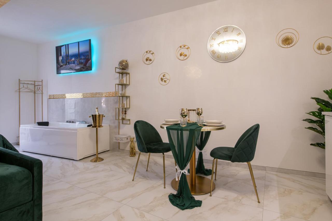 Fashion Apartment Gold Bologna With Jacuzzi & Car Garage Екстер'єр фото