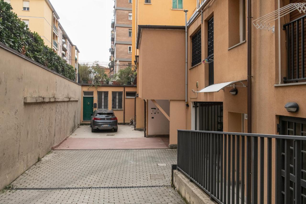 Fashion Apartment Gold Bologna With Jacuzzi & Car Garage Екстер'єр фото