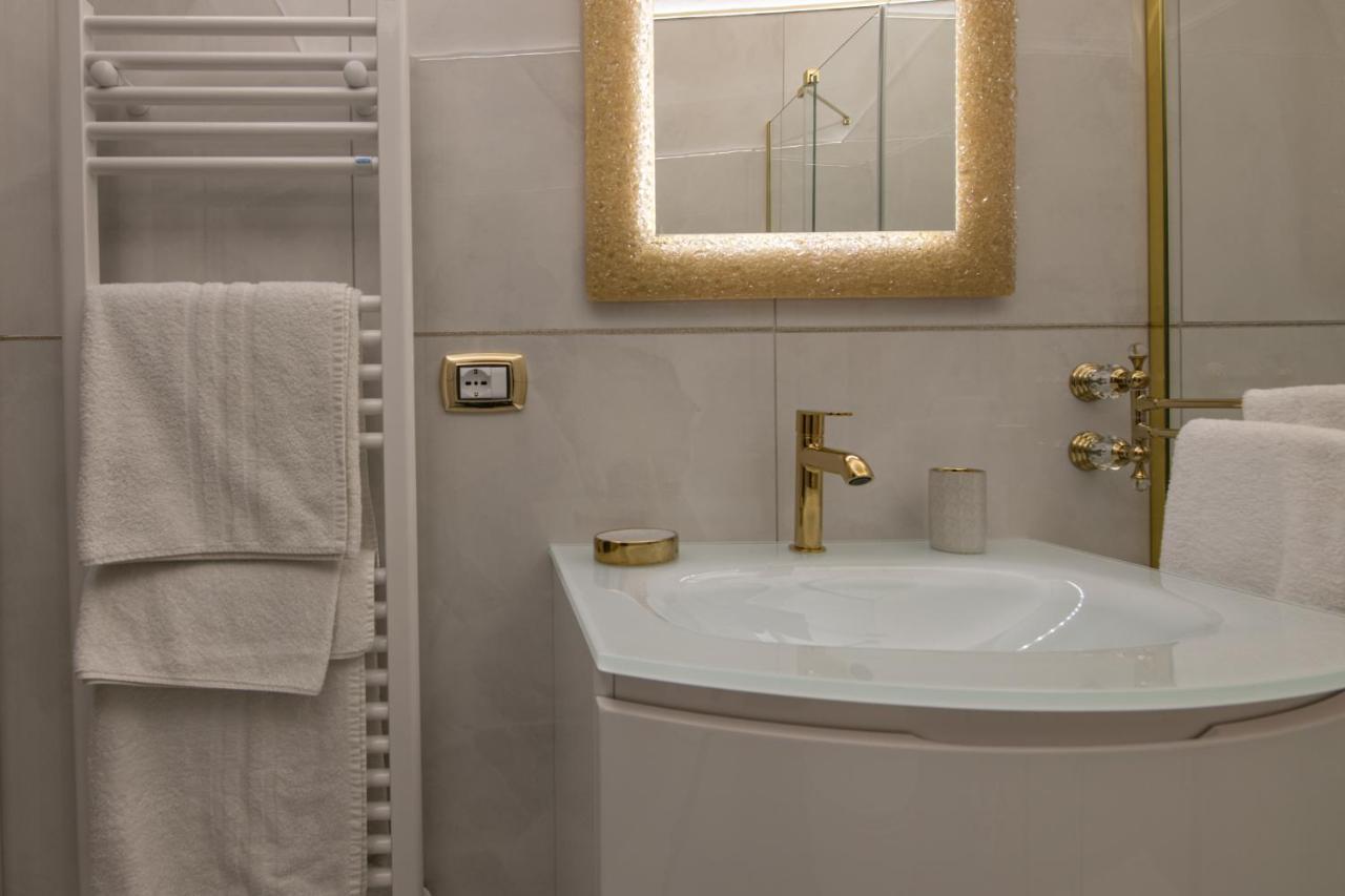 Fashion Apartment Gold Bologna With Jacuzzi & Car Garage Екстер'єр фото