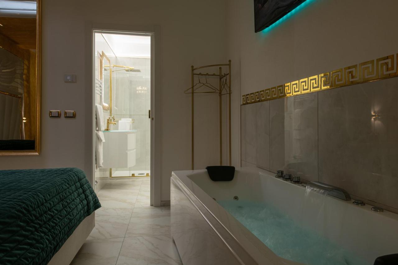Fashion Apartment Gold Bologna With Jacuzzi & Car Garage Екстер'єр фото