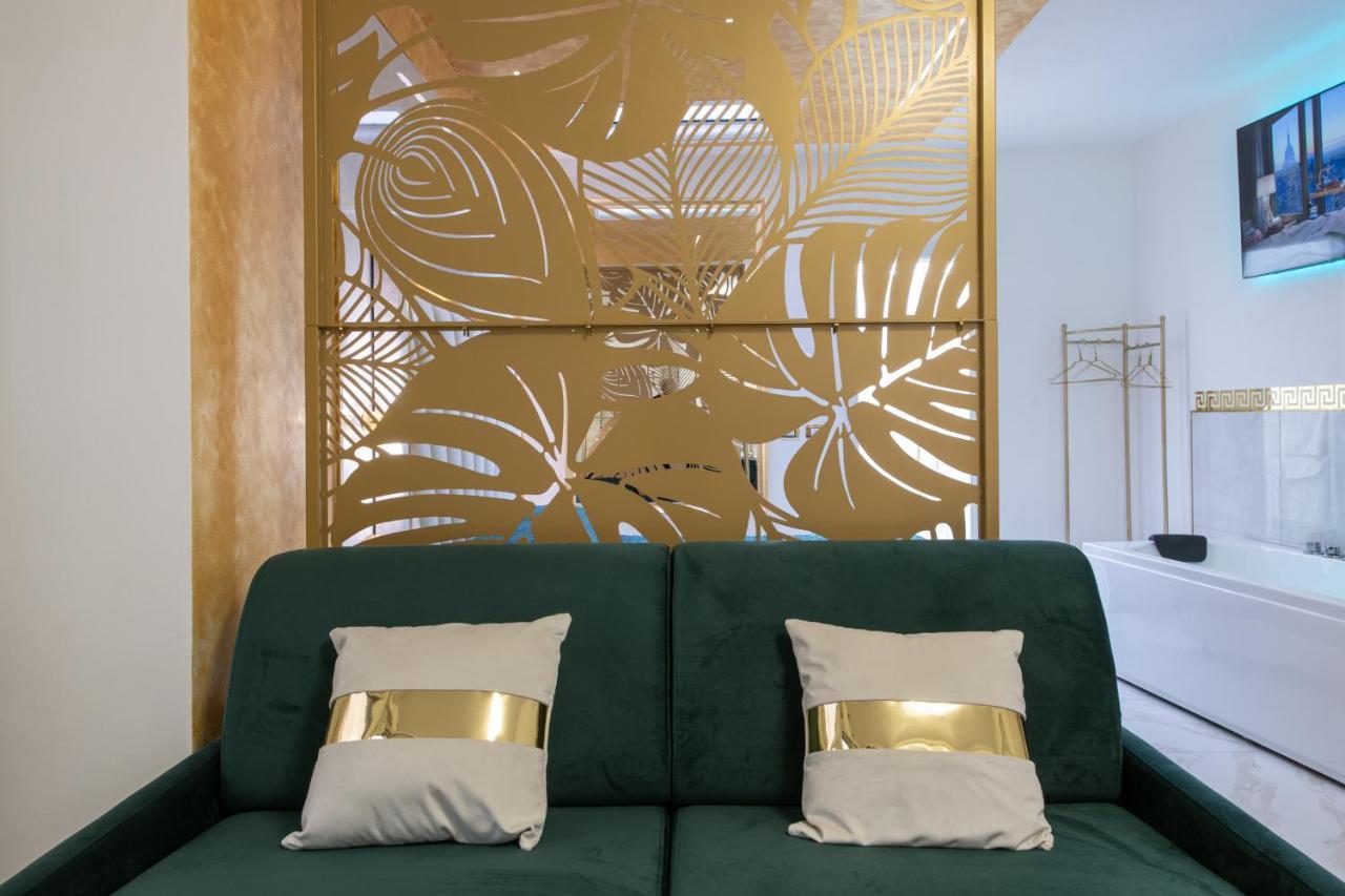 Fashion Apartment Gold Bologna With Jacuzzi & Car Garage Екстер'єр фото