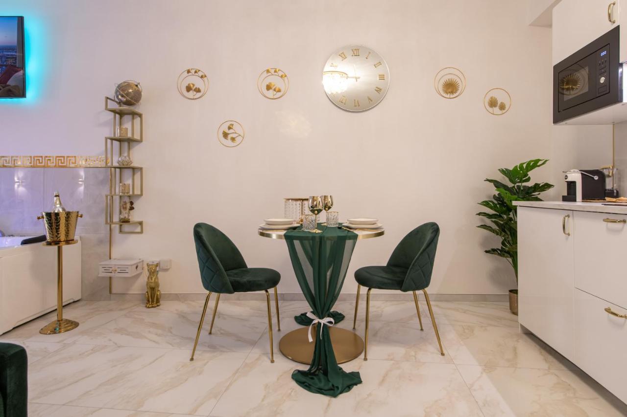 Fashion Apartment Gold Bologna With Jacuzzi & Car Garage Екстер'єр фото
