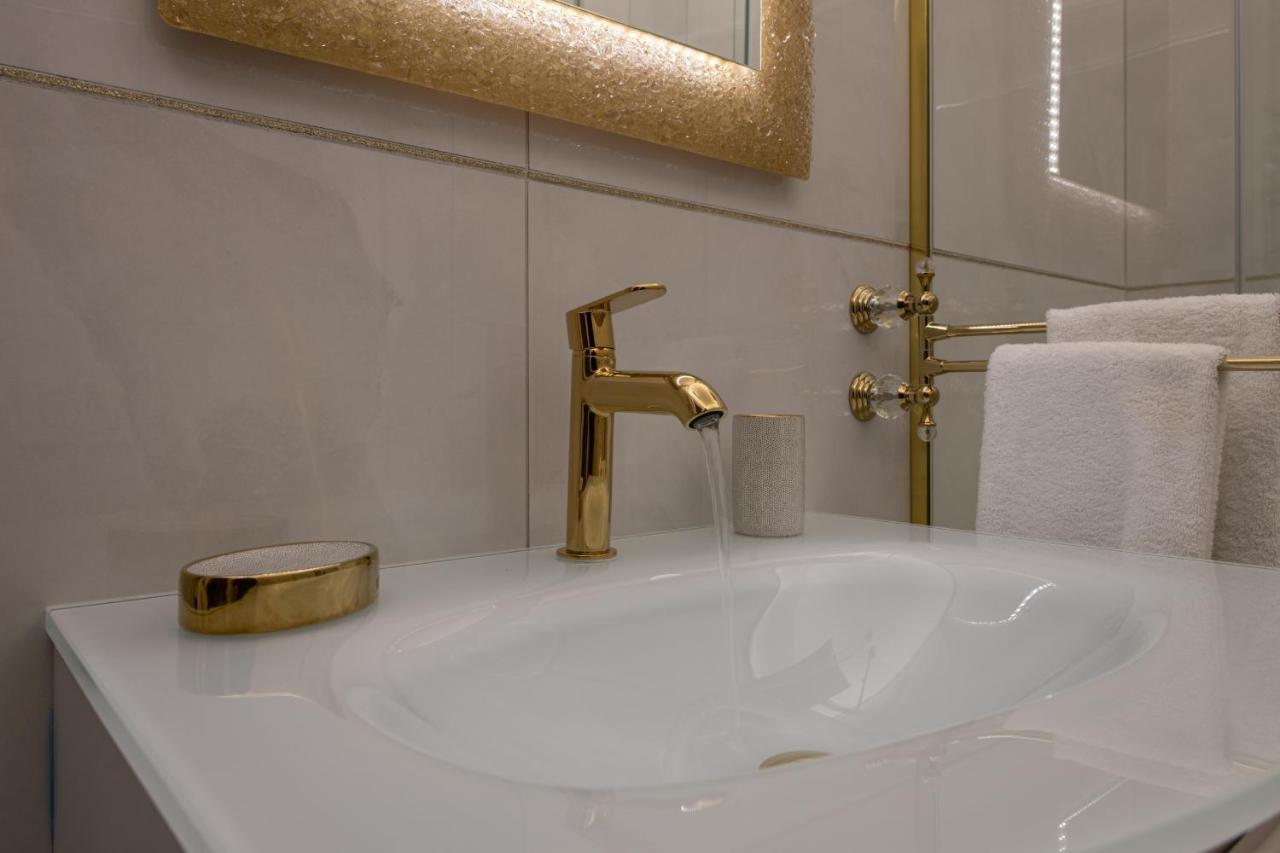 Fashion Apartment Gold Bologna With Jacuzzi & Car Garage Екстер'єр фото