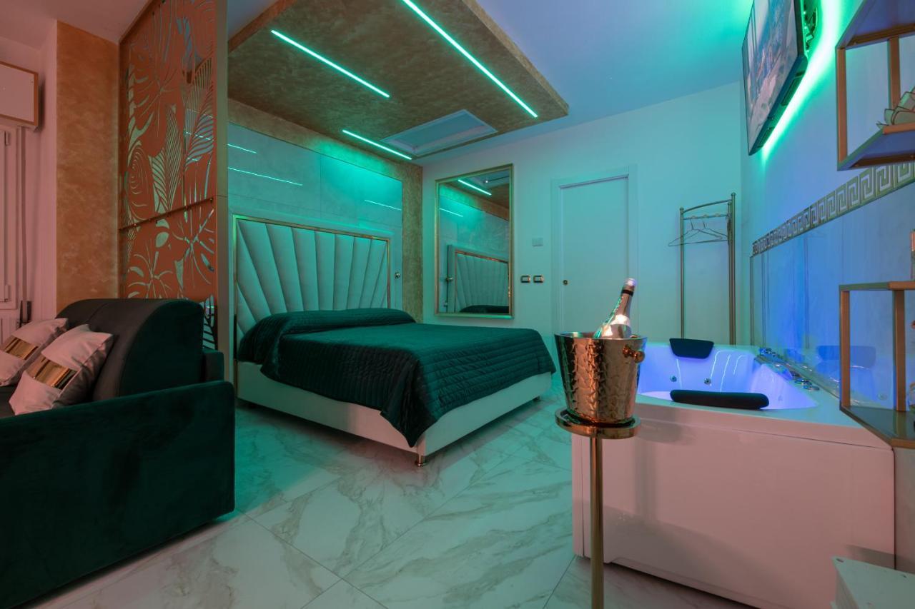 Fashion Apartment Gold Bologna With Jacuzzi & Car Garage Екстер'єр фото